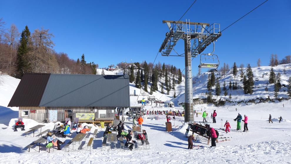 Vogel Na smučišču Vogel bodo vzpostavili panoramsko krožno kabinsko žičnico Zadnji Vogel. Koncesijo in gradbeno dovoljenje za gradnjo krožne kabinske …