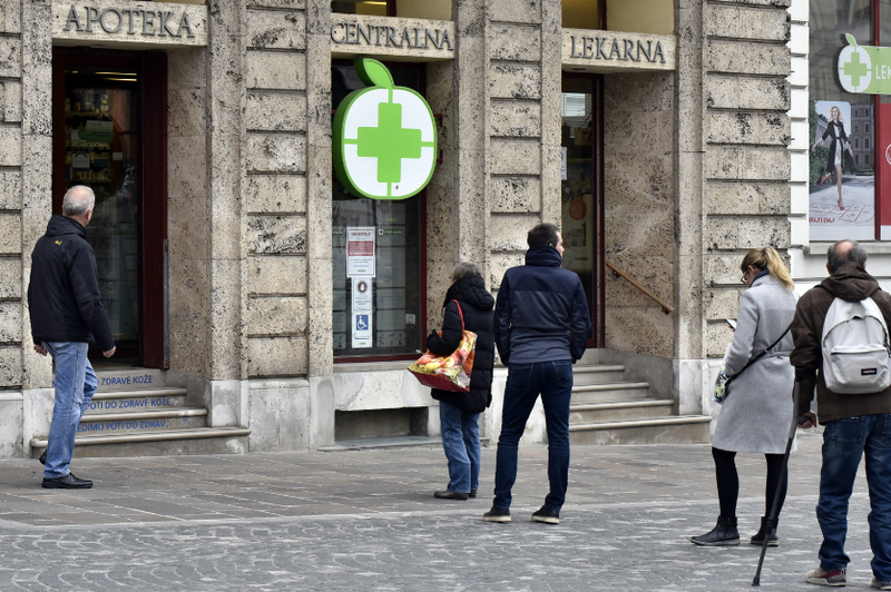 Je zdravstvena kartica sploh še potrebna? Z novo osebno izkaznico tudi do zdravnika in v lekarno (foto: Žiga Živulović jr./BOBO)