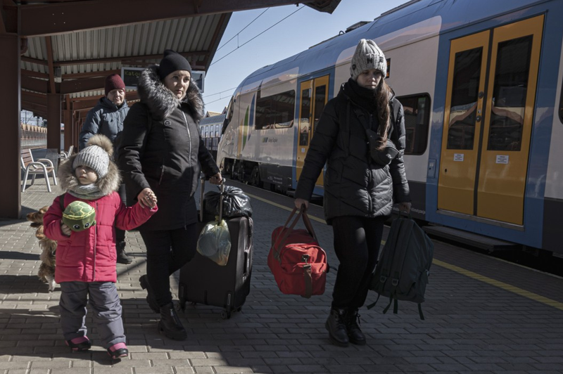 Ukrajincem bo na vojnem območju topleje tudi zaradi pomoči Slovencev (foto: Profimedia)