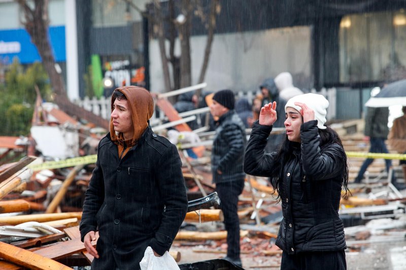 FOTO: Turčijo stresel nov potres, število žrtev iz minute v minuto narašča (foto: Profimedia)