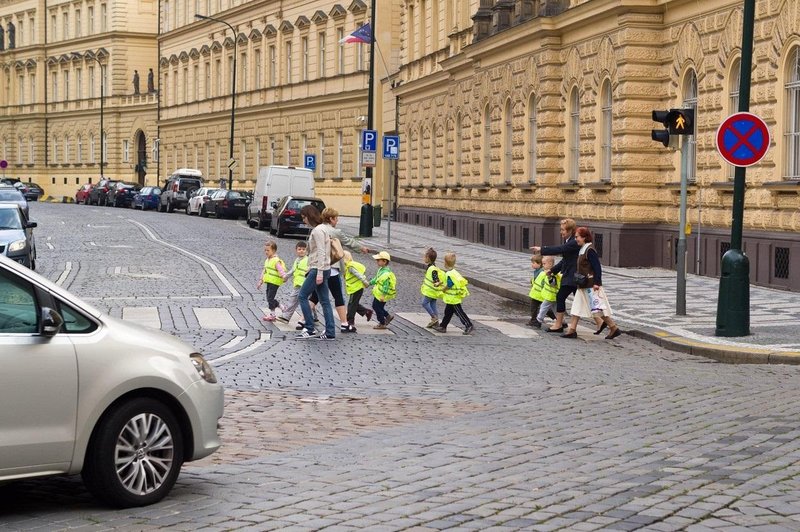 Previdno na cesti: s koncem zimskih počitnic v prometu spet več otrok (foto: Profimedia)