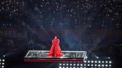 Rihanna s spektaklom na Super Bowlu: ukradla vso pozornost in razkrila nepričakovano skrivnost (imamo posnetek velikega razkritja)