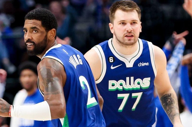 Dvorana je pokala po šivih, zvezdnika Luka Dončić in Kyrie Irving sta zadevala kot v transu, na koncu pa ... (foto: Profimedia)