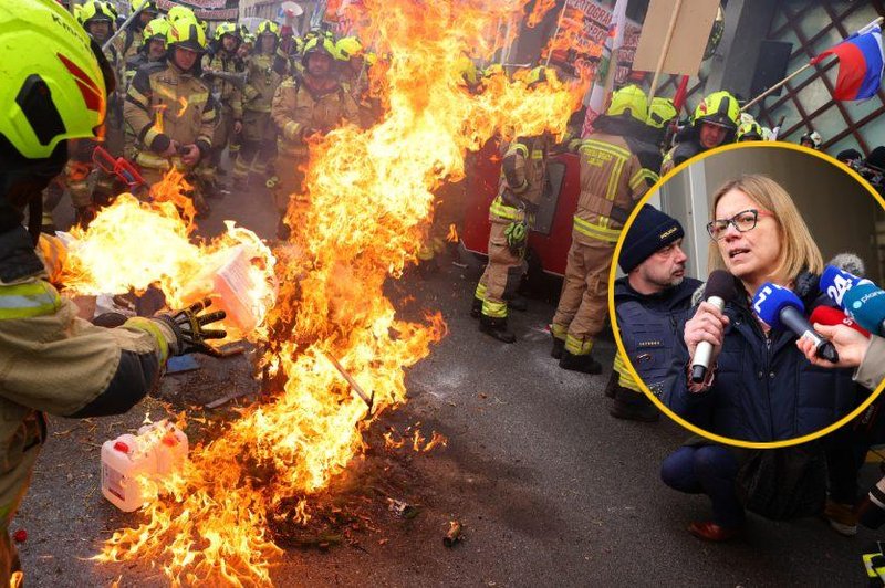 Zgrožena ministrica opisala trenutke groze: "Proti meni leteli goreči predmeti, skušali so me utišati" (gasilci ji odgovarjajo) (foto: Luka Dakskobler /BOBO)