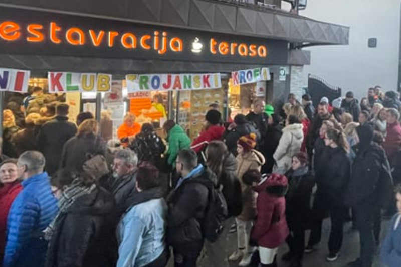 Pust, lačnih ust: česa takšnega na Trojanah ne pomnijo (FOTO) (foto: Facebook/Trojane, gostišče s tradicijo)