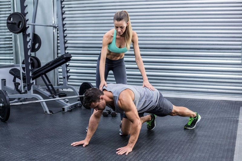 Ali sploh veste, kako dolgo bi v resnici morali držati "plank"? (presenečeni boste) (foto: Profimedia)