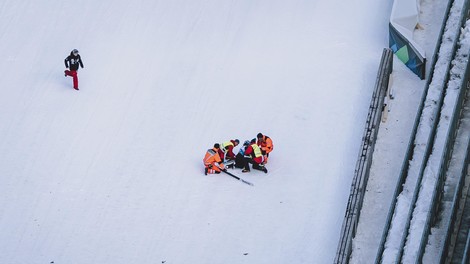 Grd padec v Planici, odnesli so jo na nosilih