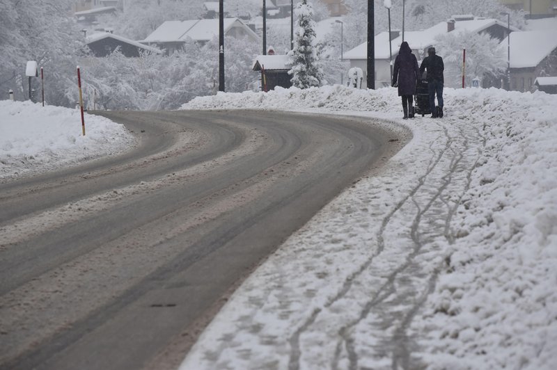 Sneg se poslavlja, vremenoslavci opozarjajo pred drugo nevšečnostjo (foto: Žiga Živulovič jr./Bobo)