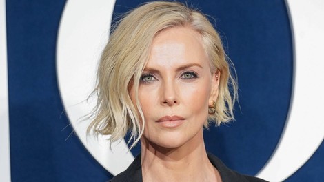 Bi želeli po 40. letu izgledati tako dobro kot Charlize Theron? Potem morate nujno videti njen stajling (FOTO)