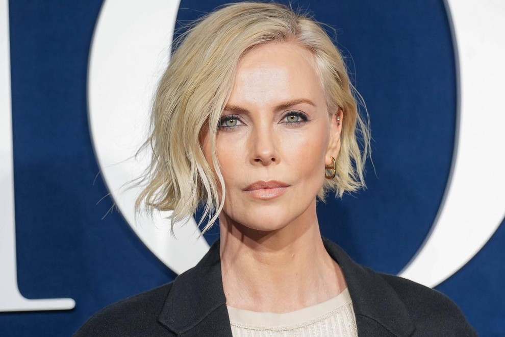 Charlize Theron, dolgoletna ambasadorka in obraz Diorja, ne zamudi njihovih modnih revij. Tudi tokrat je bilo mesto v prvi vrsti …