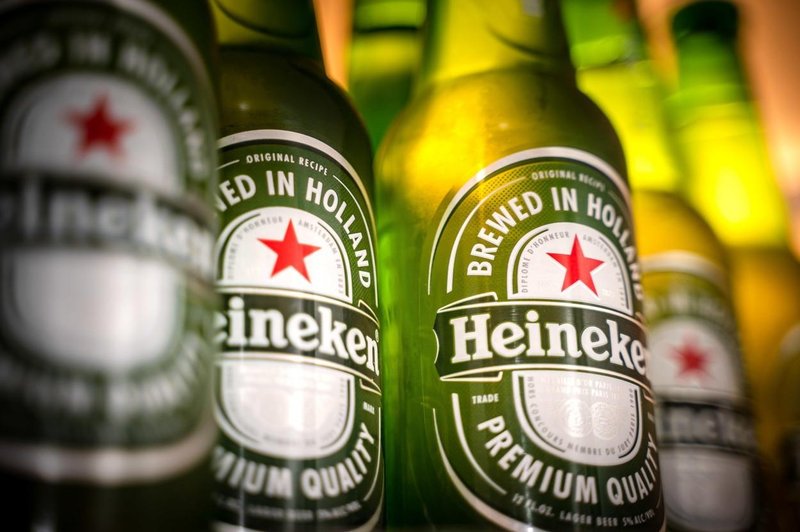 Zakaj teoretiki zarot prisegajo, da ne bodo nikoli več spili Heinekena (foto: profimedia)