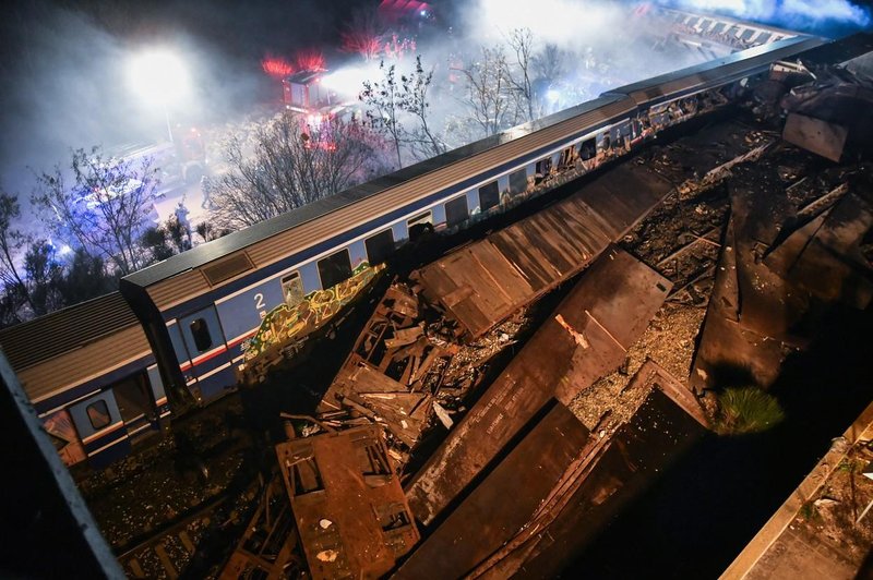 Grčija žaluje: v trčenju vlakov več kot 30 mrtvih (foto: Profimedia)