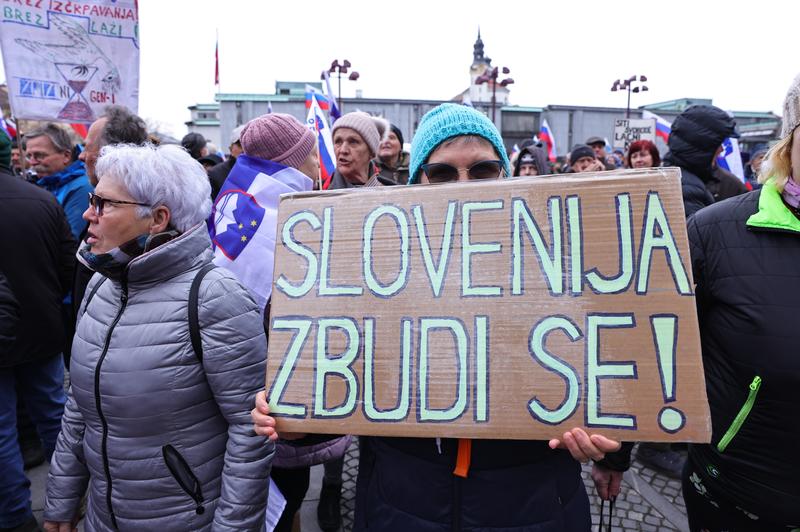 Na Trgu republike že drugi shod iniciative Glas upokojencev: kaj zahtevajo? (foto: Luka Dakskobler/Bobo)