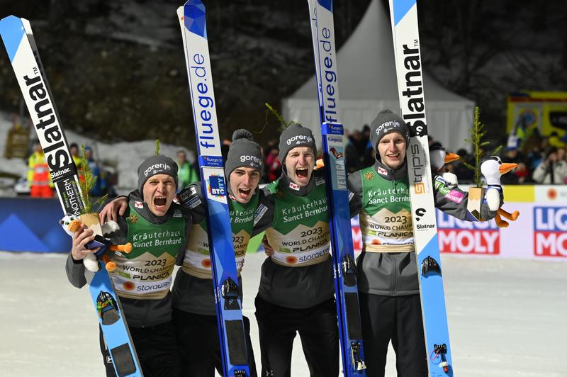 Slovenski orli poleteli na vrh sveta! V Planici velika slovenska športna poezija, skakalci novi svetovni prvaki! (foto: Žiga Živulovič jr. / Bobo)