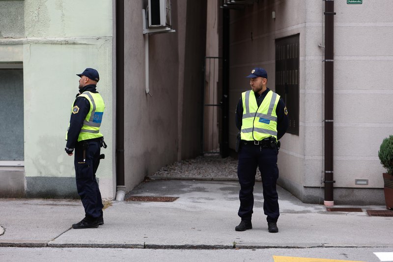 Varnostniki naj bi nepooblaščeno zbirali podatke o Urški Klakočar Zupančič in tožilki