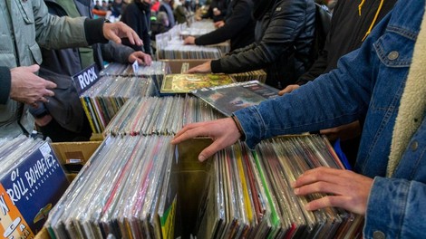 Postajajo vinilne plošče bolj priljubljene od zgoščenk?