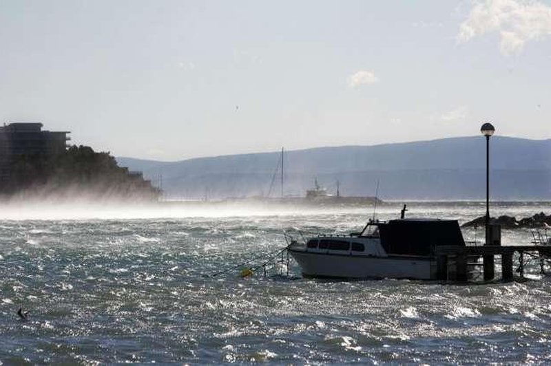 Se odpravljate na Hrvaško? Izdano je rdečo opozorilo (foto: STA)