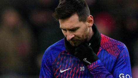 Lionel Messi na avtocesti od junaka do bedaka: navijači PSG-ja besni zaradi obnašanja argentinskega zvezdnika (poglejte, kaj je storil)