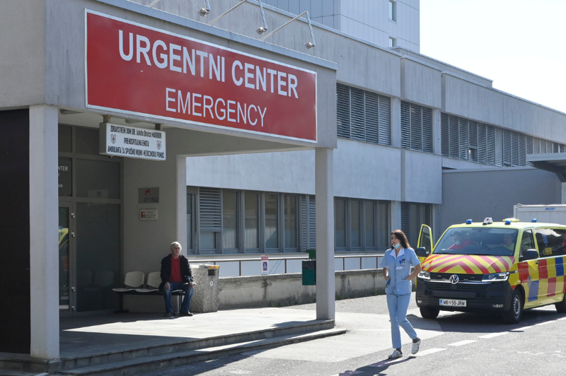 Prepiri, strah, mobing in celo obiski psihiatrov: spregovorila je zaposlena na mariborskem UKC, ki je bila več let deležna neznosnih razmer (foto: Žiga Živulovič jr./BOBO)