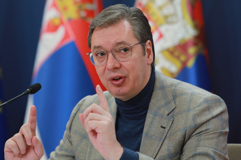 Aleksandar Vučić v Playboyu: na postelji s skledo sadja poziral kot Dioniz (FOTO) (foto: Profimedia)