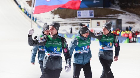 Smučarski skakalci združili moči in ugnali tekmece: Sloveniji so priborili medaljo