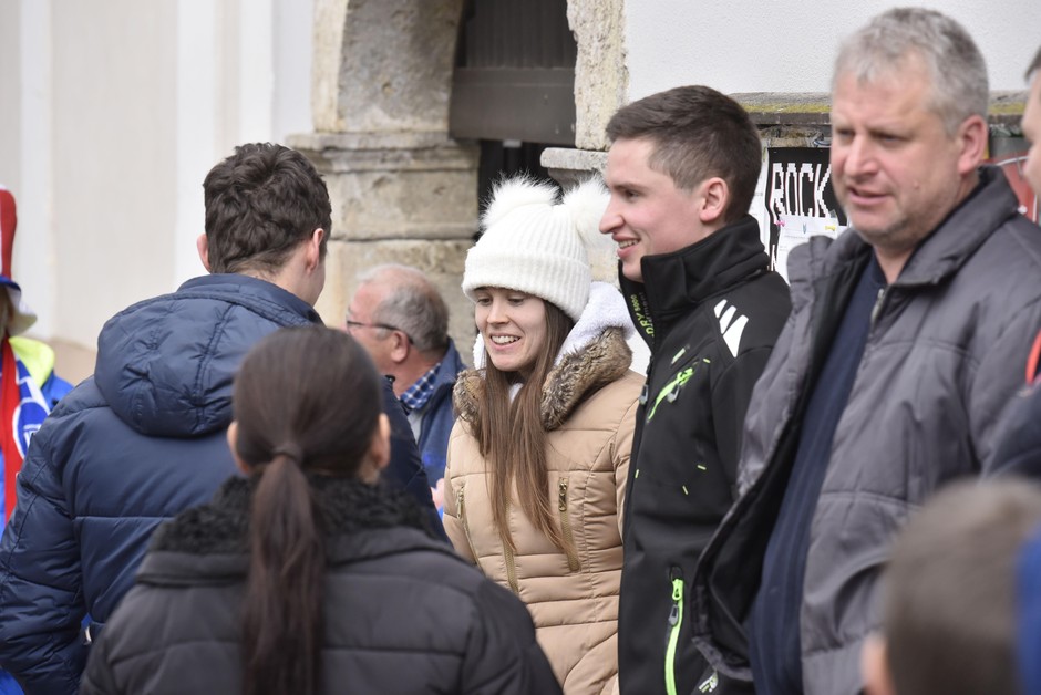 Med množico tistih, ki so pozdravili šampionko, pa se je znašla tudi Urška Bogataj, ki je ravno na predvečer materinskega …