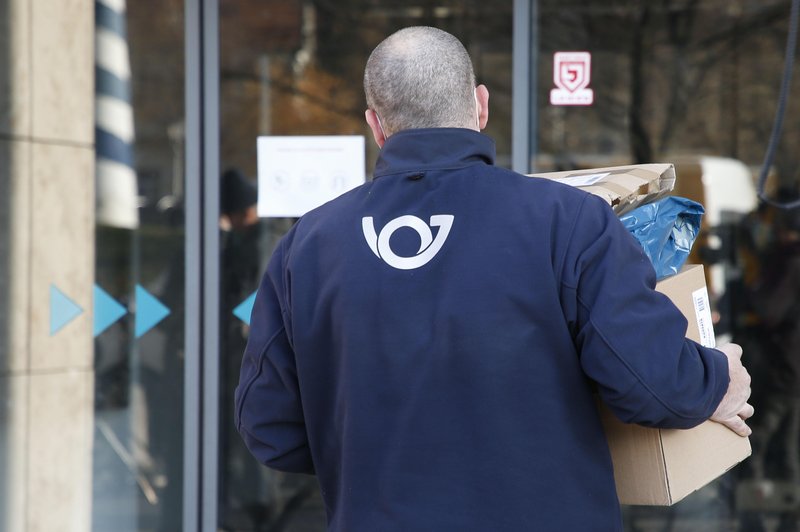 Poštni delavci dosegli svoje, kaj jim je obljubilo vodstvo? (foto: Srdjan Živulovič/Bobo)