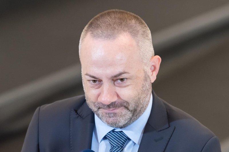 Minister za zdravje udaril po mizi: "Dvig premije dopolnilnega zavarovanja je neupravičen" (foto: Profimedia)