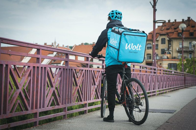 Toliko lahko na mesec zaslužijo Woltovi dostavljavci (a je ta lepa vsota zelo odvisna od ene stvari) (foto: Wolt)