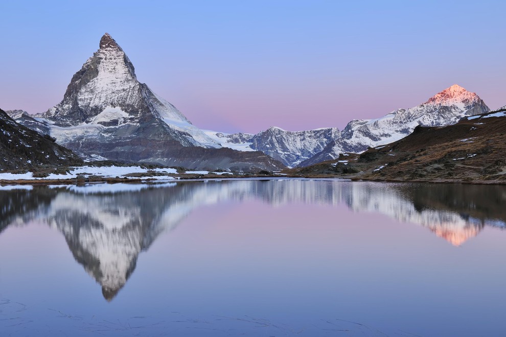 2. Matterhorn, Švica Gora Matterhorn je simbol Švice zaradi svoje edinstvene, lepe oblike, ki se zdi skoraj nemogoča. Je v …