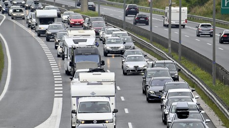 Prometna nesreča, okvara vozila in zapore: kje na slovenskih cestah so trenutno zastoji?