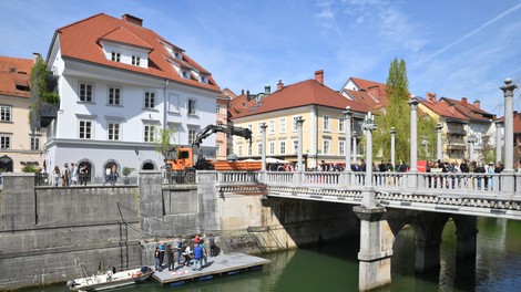 Čiščenje Ljubljanice: kaj vse so letos iz nje potegnili potapljači? (FOTO)