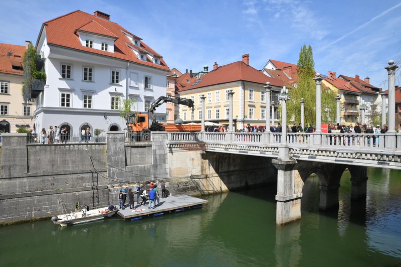 Čiščenje Ljubljanice: kaj vse so letos iz nje potegnili potapljači? (FOTO) (foto: Žiga Živulovič jr./Bobo)