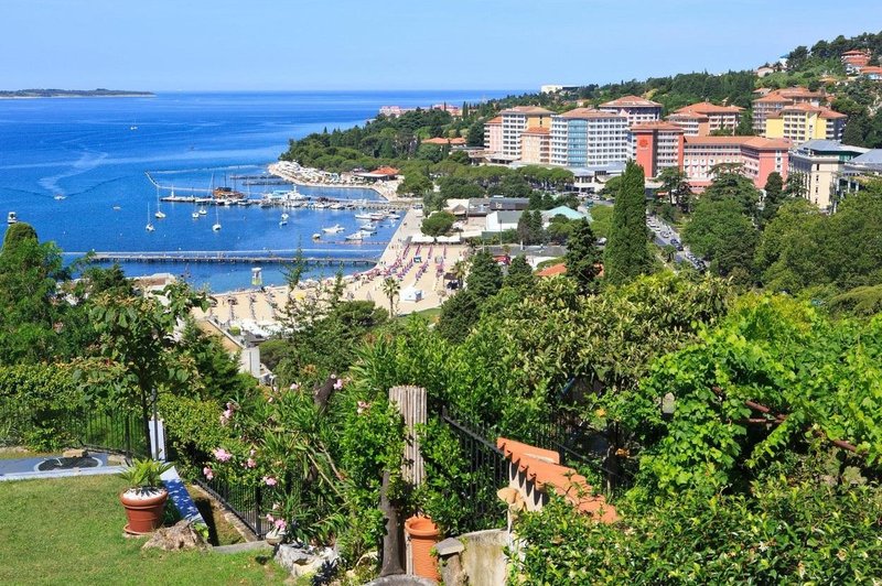 Nekoč je veljal za slovenski St. Tropez: bo ta novost turističnemu biseru vrnila ugled? (foto: Profimedia)