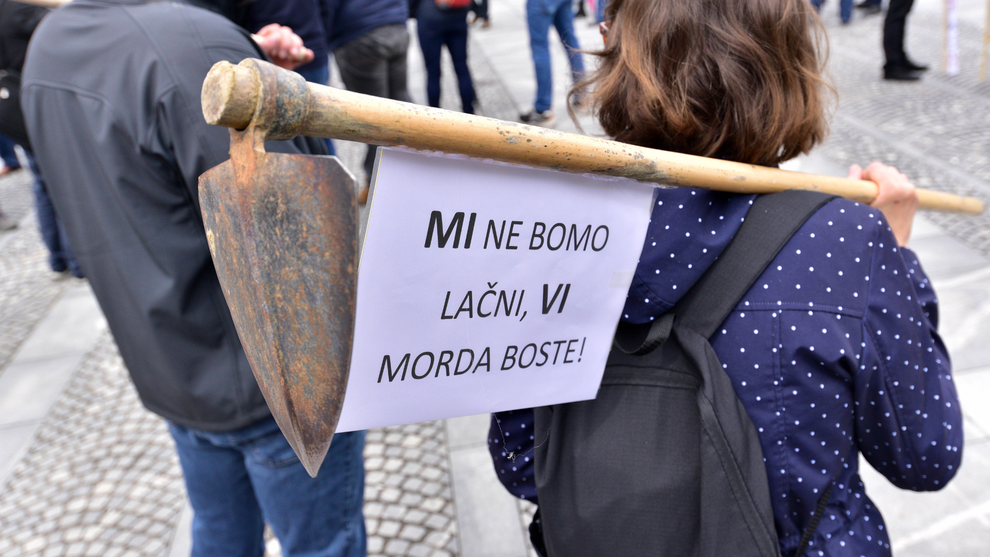 Po Medvedovih besedah so kmetje povezani, kot že dolgo ne, zato bodo vztrajali do konca. "Vladi dajemo ponovno opozorilo, naj …