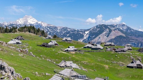 FOTO: Ste že videli lepšo mavrico?! Na Veliki Planini nastale fotografije, ki se jim čudi vsa Slovenija (poglejte, ne bo vam žal)