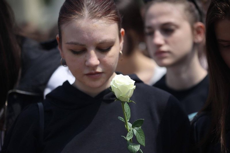 Prizori, ki parajo srce: v Srbiji pokopali prve žrtve strelskih napadov (foto: Profimedia)