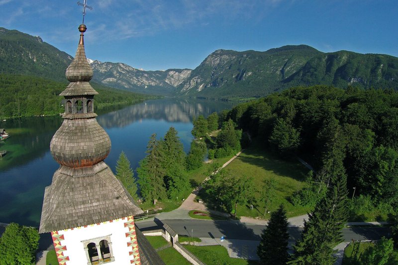 Mit ali resnica: na dnu Bohinjskega jezera še danes leži vlak? (foto: Aleš Srnovršnik/Bobo)