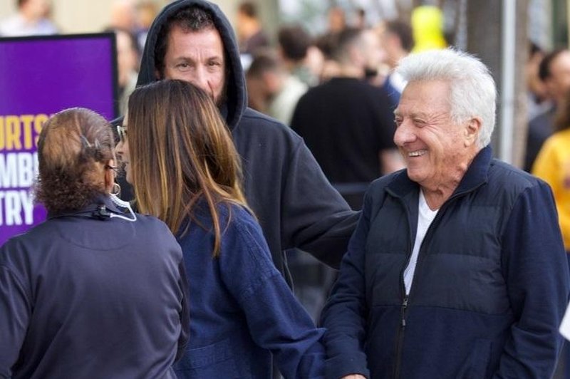 Ste že videli, kako lepo ženo ima legendarni igralec Dustin Hoffman? (foto: Profimedia)