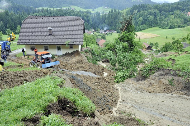 Nevarnosti plazov še ni konec: razmere bodo spremljali vsaj še do konca tedna (foto: Tina Kosec/Bobo)