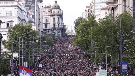 Posnetki, ki razkrivajo osupljive prizore s protesta v Beogradu (VIDEO)