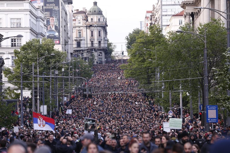 Posnetki, ki razkrivajo osupljive prizore s protesta v Beogradu (VIDEO) (foto: Amir Hamzagic/ATAImages/BOBO)