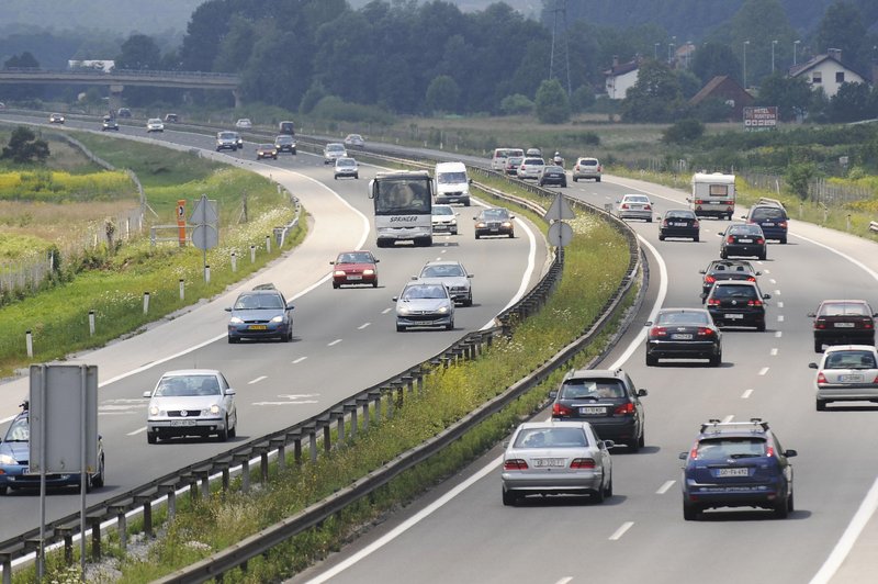 Pozor: močan veter zaprl primorsko avtocesto (foto: Bobo)