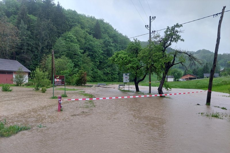 Skrb vzbujajoče: v enem dnevu je ponekod zapadlo polovico običajnih majskih padavin (FOTO in VIDEO) (foto: Facebook/PGD Žetale)