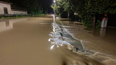 FOTO: Apokaliptični prizori z vzhoda Slovenije (vse je pod vodo)