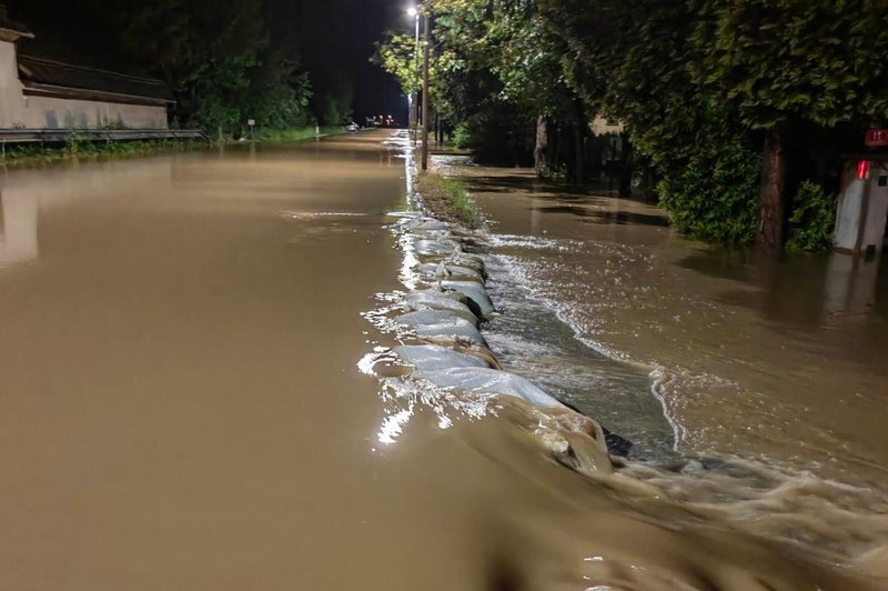 FOTO: Apokaliptični prizori z vzhoda Slovenije (vse je pod vodo) (foto: Tim Grešak, Meteoinfo Slovenija)