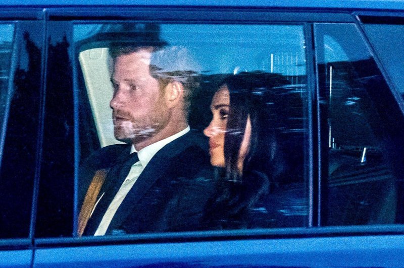 Princa Harryja in Meghan Markle preganjali paparaci v avtomobilu: skoraj bi se končalo katastrofalno (foto: Profimedia)