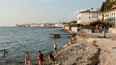 Zadrževanje na priljubljenem območju v okolici Pirana odslej prepovedano (dovoljeno ni niti kopanje ali sončenje)