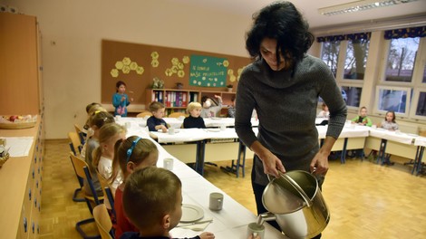 Uradno je: otroci bodo v šolah prejemali brezplačna kosila. A šele leta ...