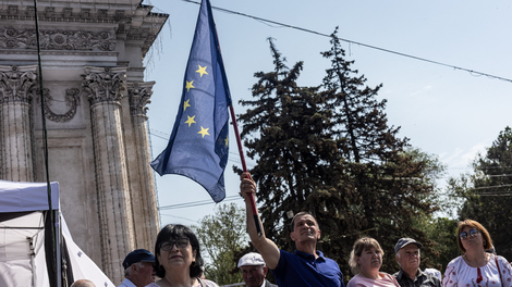 Na tisoče prebivalcev države z obrobja Evrope si vse glasneje želi vstopiti v EU